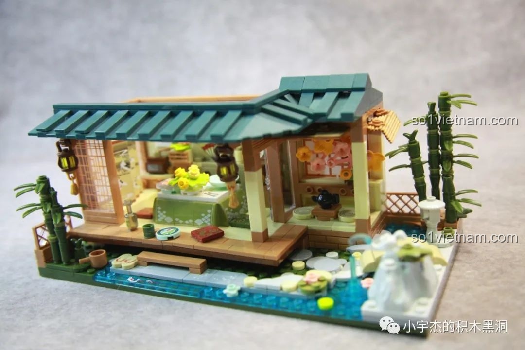 Tầng lầu của mô hình inbrixx 880018 Ngôi Nhà Nhật Bản Kumamon đã hoàn thành, chưa bật đèn LED.