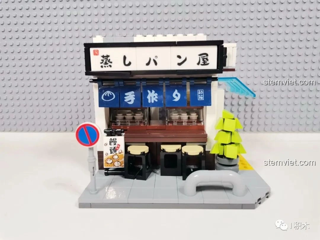 Tầng một của mô hình CaDA C66006 Nhà Bánh Bao Nhật Bản đã hoàn thành