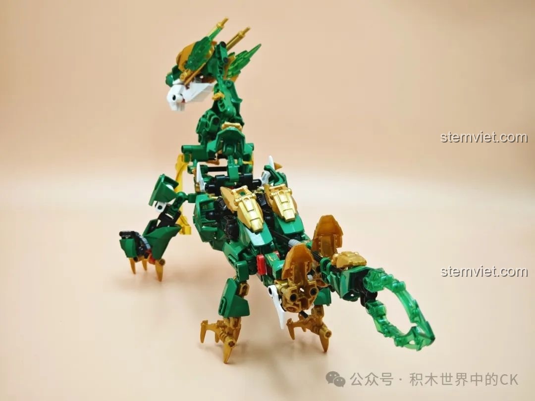 Góc nhìn khác của Thần Thú Thanh Long, khoe trọn thân hình dài và các chi tiết vảy rồng.