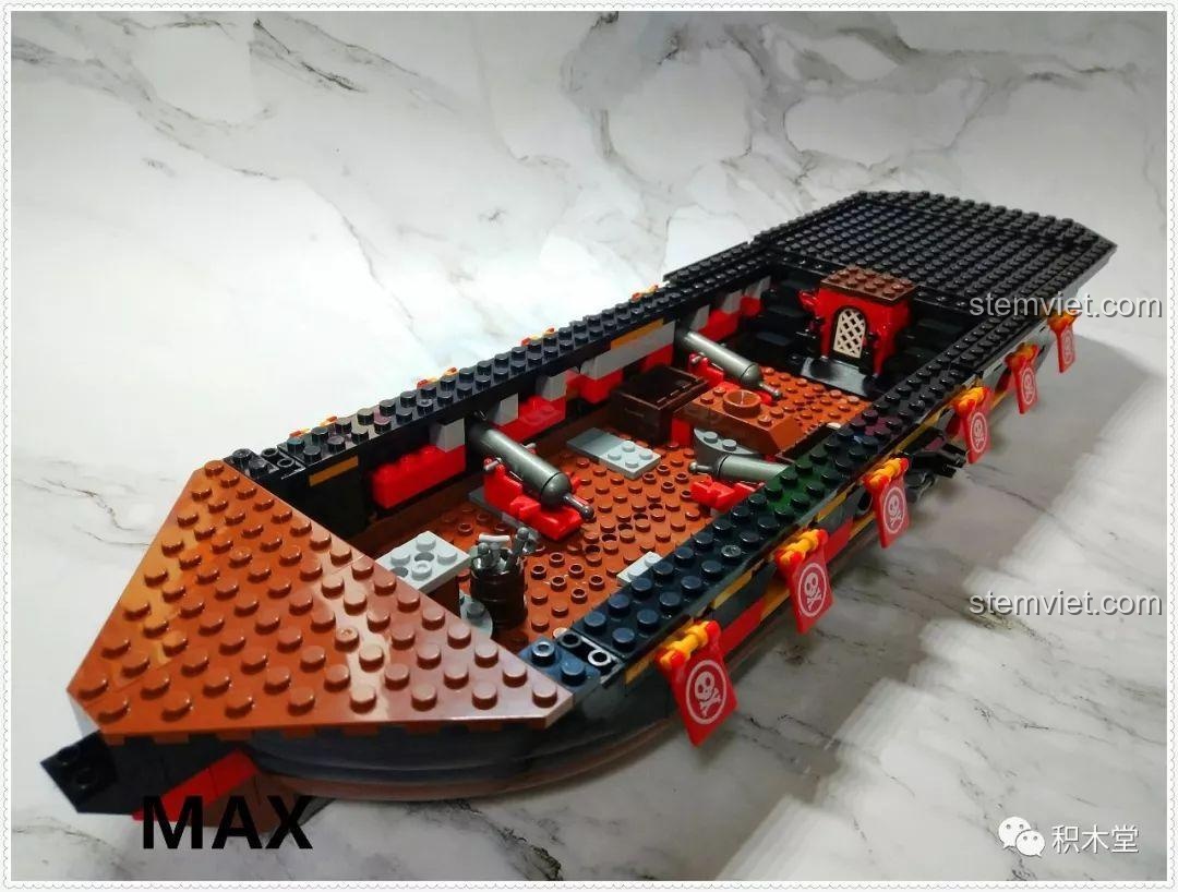 Tàu Cướp Biển Skull Adventure QL1801 đã hoàn thiện với cánh buồm.