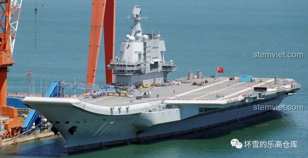 Hình ảnh tàu sân bay Sơn Đông thực tế để so sánh với bộ xếp hình SEMBO 202001