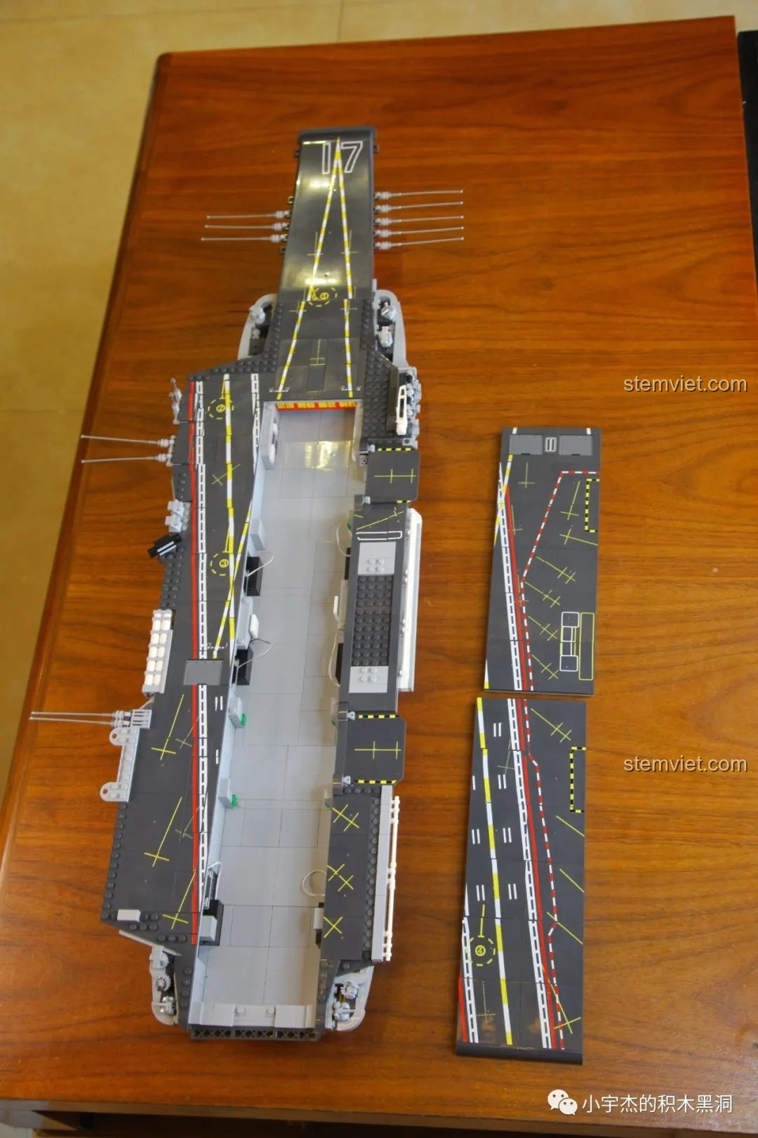 Góc nhìn tổng thể của mô hình Tàu Sân Bay Sơn Đông SEMBO 202001 đã hoàn thiện.