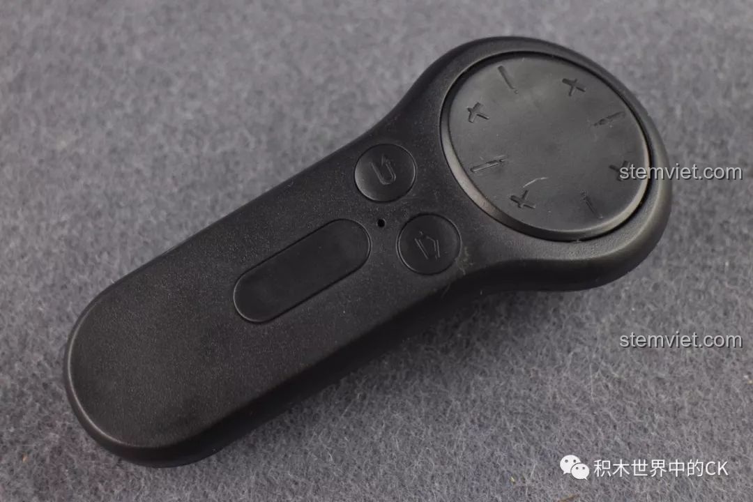 Tay cầm điều khiển từ xa của bộ đồ chơi Xe của Batman Mould King 13020. Trải nghiệm Mould King 13020.