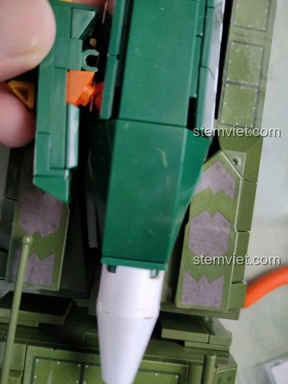 Chi tiết tên lửa đạn đạo DF-17 đã lắp ráp trên mô hình Xe Tên Lửa Đạn Đạo Đông Phong-17 CAYI 2282.