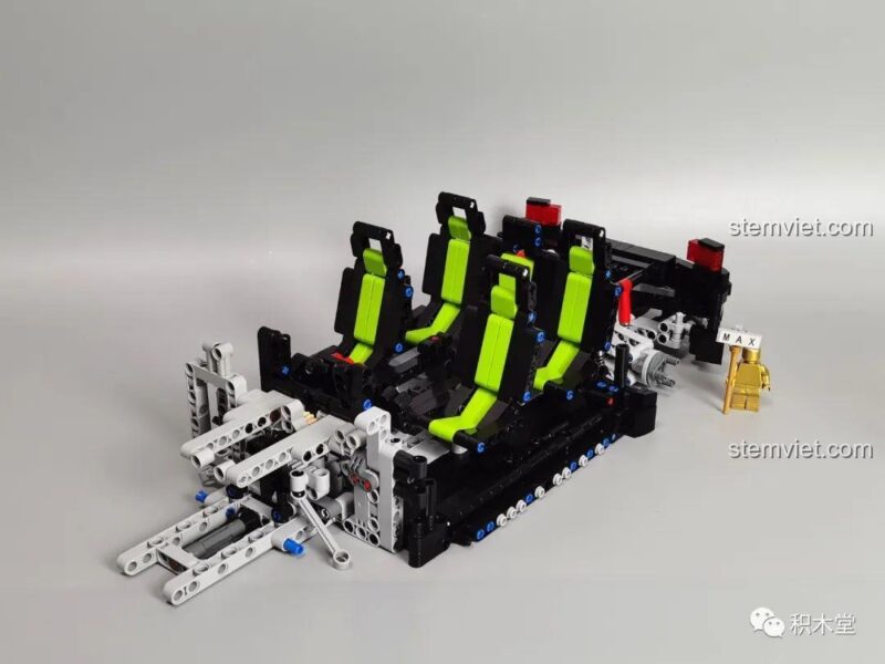 Hộp đồ trên nóc xe của mô hình TGL T5023 có thể mở ra.