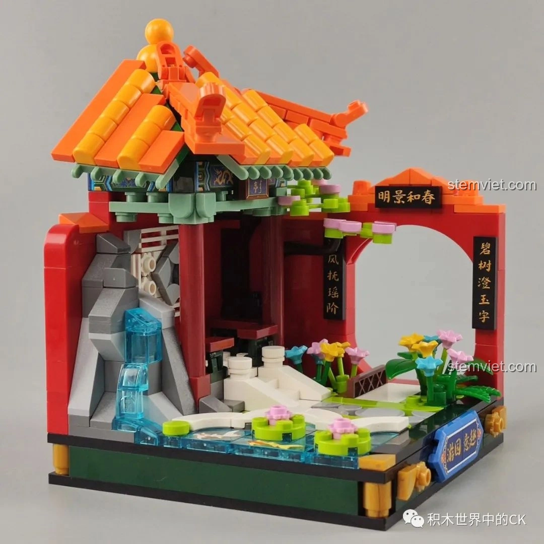 Thác nước trong xanh của bộ Keeppley K10145, thiết kế chân thực, tạo cảm giác thư thái.