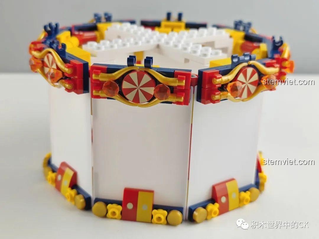 Phần thân hộp nhạc JAKI JK1366 đã dần hoàn thiện, các mảnh ghép kết nối chặt chẽ, tạo khối hình lục giác ấn tượng. Trải nghiệm JAKI JK1366 Mô hình hộp nhạc tinh tú.