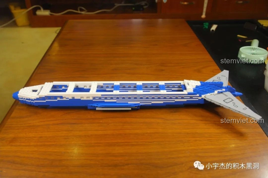 Thân máy bay Boeing 787 Dreamliner 80009 đã hoàn thiện phần trên, cấu trúc vững chắc.