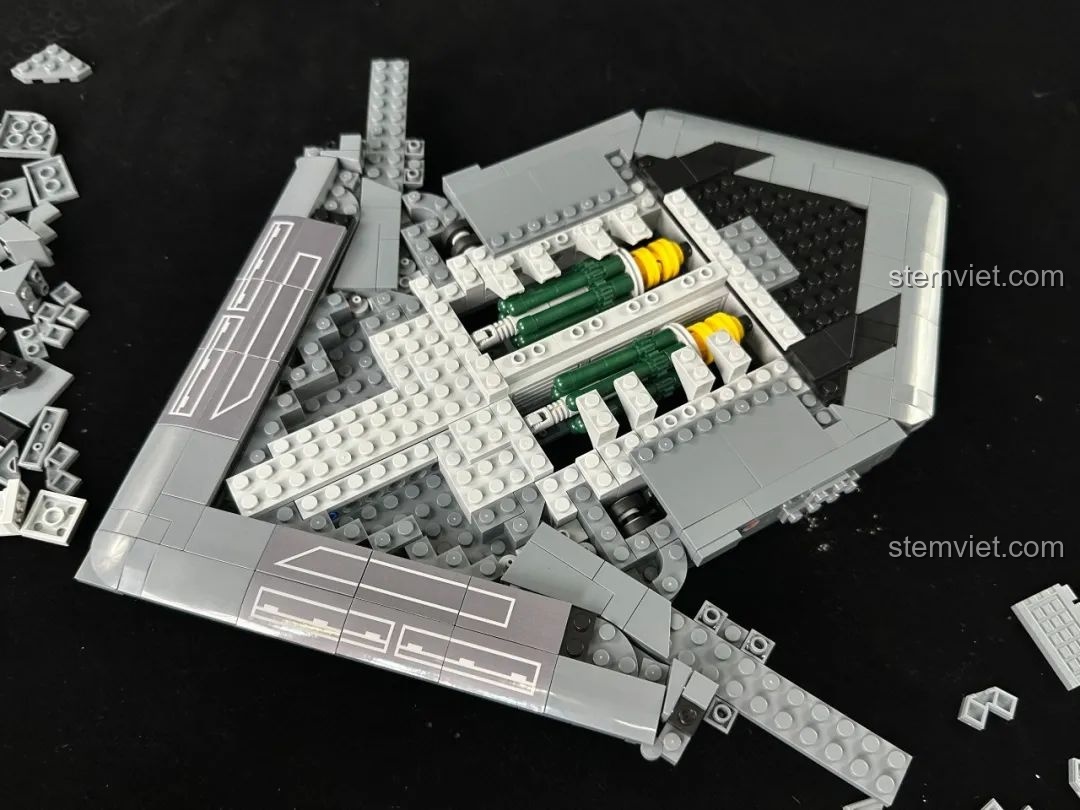 Thân máy bay H-20 đã được phủ kín gạch và dán sticker, trong quá trình trải nghiệm Panlos Brick 639026.