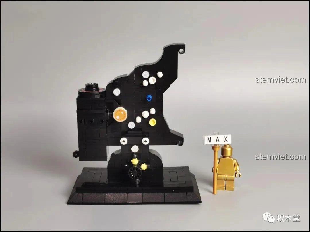 Phần thân của mô hình máy chiếu phim cổ điển Zhegao 00907 đã hoàn thiện, sẵn sàng cho các chi tiết tiếp theo.