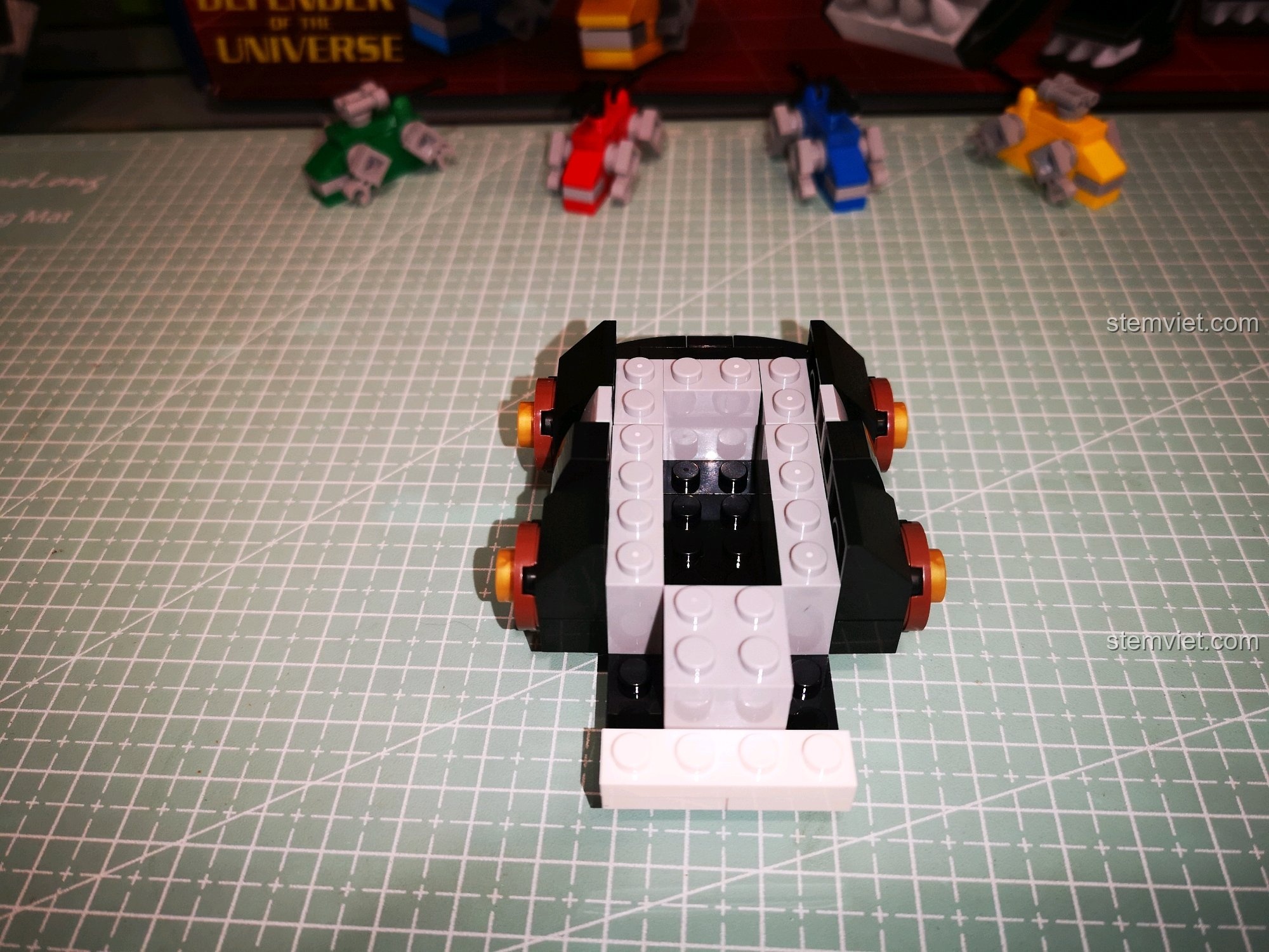 Phần thân của Sư tử Đen từ bộ Decool 18002 đã được lắp ráp gần xong.