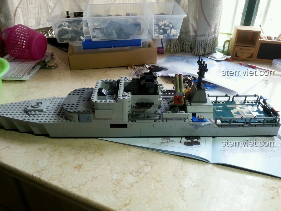 Thân tàu và các cấu trúc chính của bộ lắp ráp GUDI 8026 Tàu Hộ Vệ Tên Lửa đã hoàn thành, chuẩn bị cho phần cầu tàu.