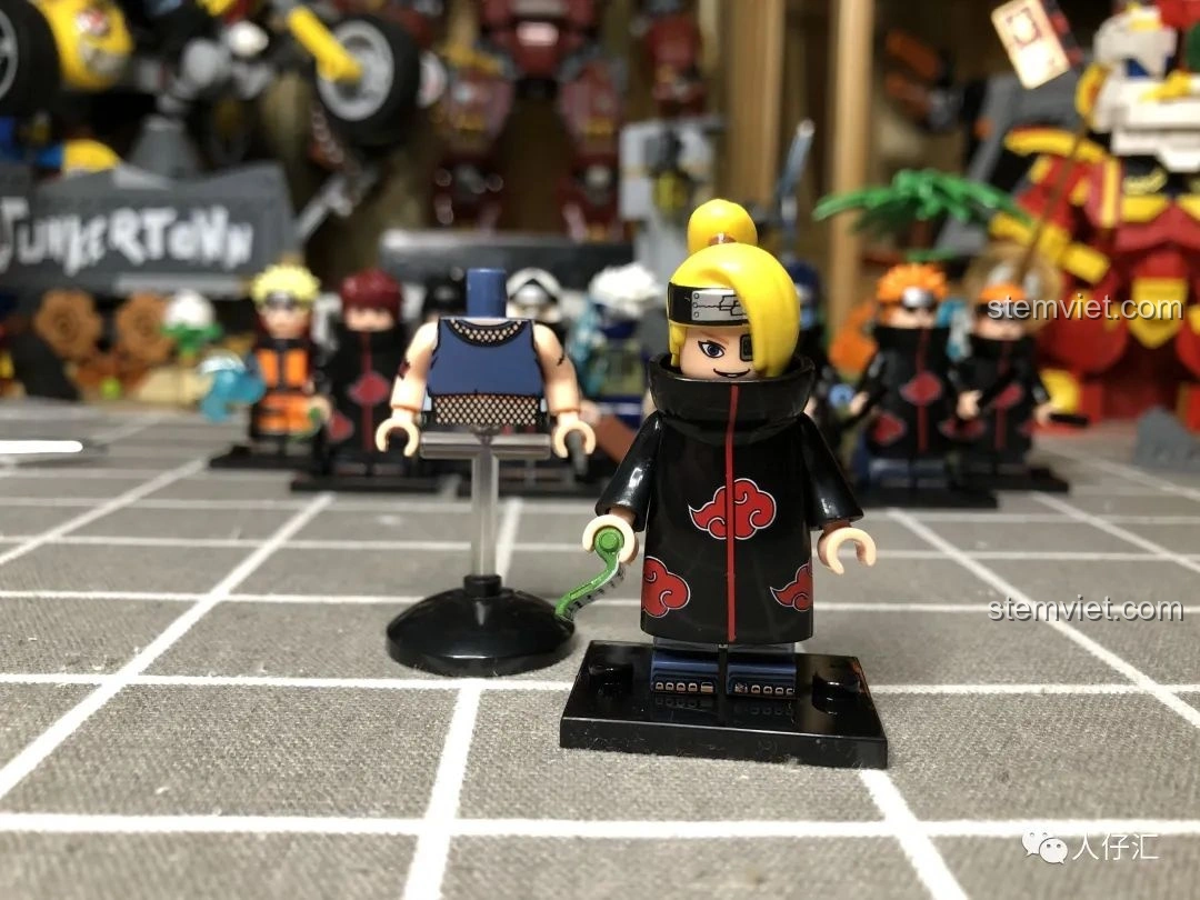 Thân thể thay thế của Minifigure Hoshigaki Kisame WM2096, với các chi tiết cơ bắp và vảy cá.