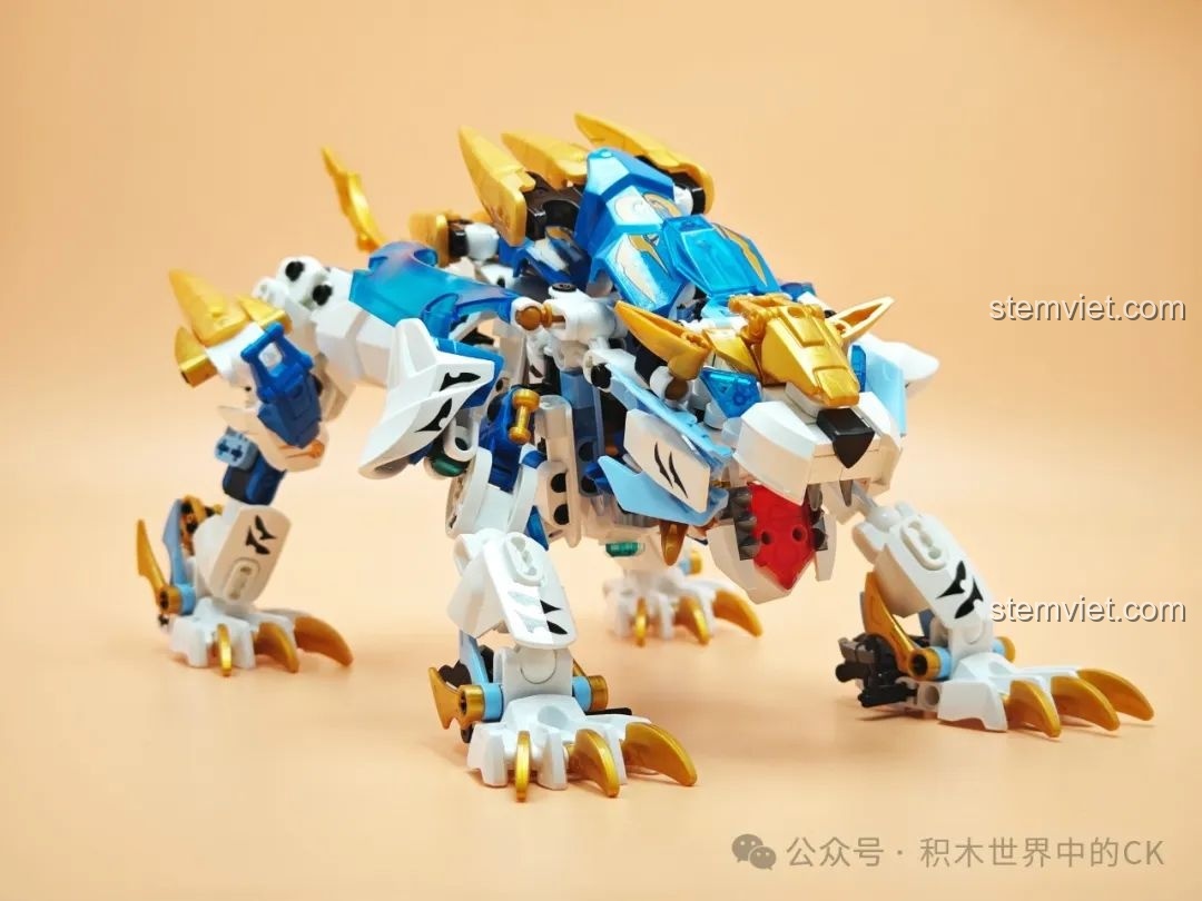 Mô hình Thần Thú Bạch Hổ hoàn chỉnh sau khi biến hình, nhìn từ góc nghiêng.