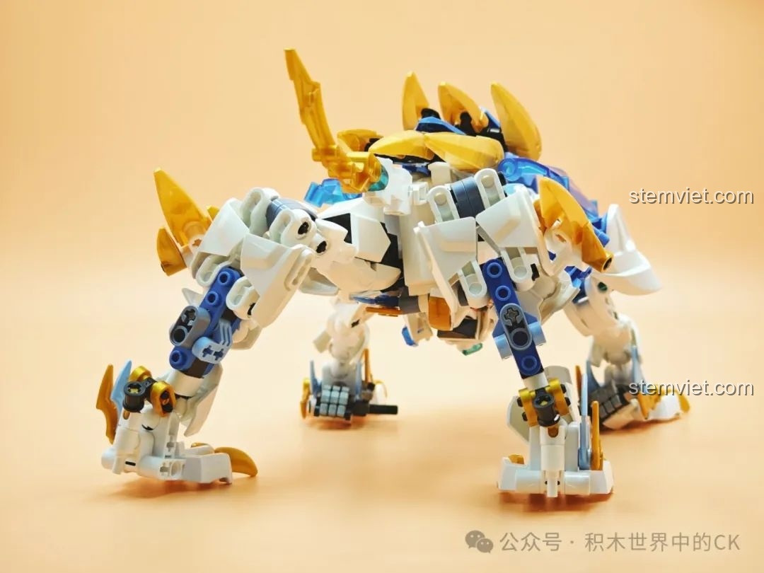 Góc nhìn bên hông của Thần Thú Bạch Hổ, khoe trọn thân hình mạnh mẽ và các chi tiết vằn.