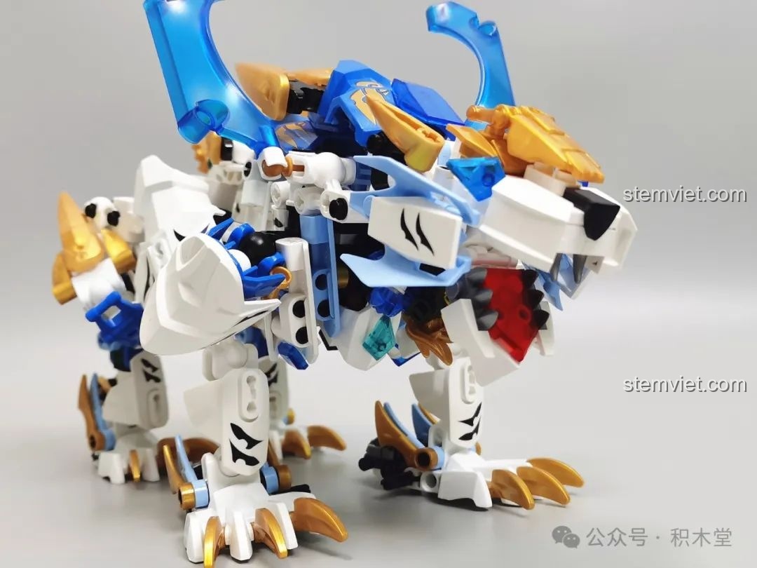 Mô hình Thần Thú Thanh Long sau khi biến hình, với thân hình dài và các chi tiết vảy rồng ấn tượng.