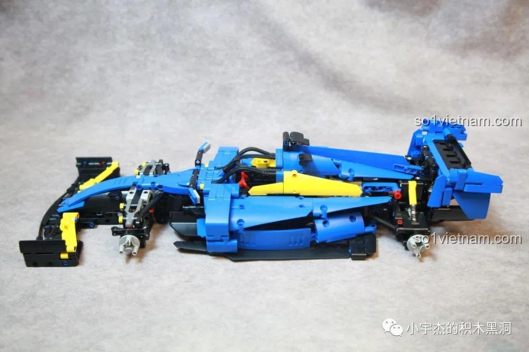 Mô hình xe đua F1 K-Box 10296 màu xanh đã hoàn thành phần thân vỏ, chưa gắn bánh xe và dán sticker.