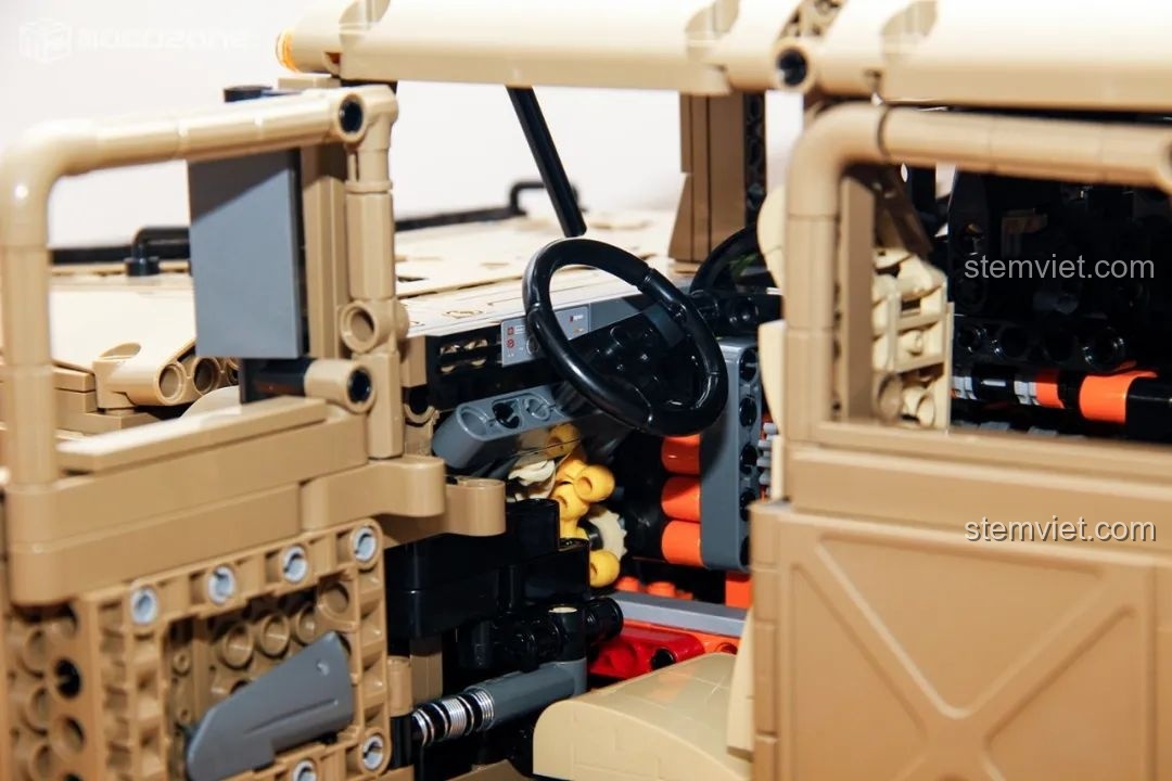 Thân xe Humvee H1 được lắp ráp với khung sườn.