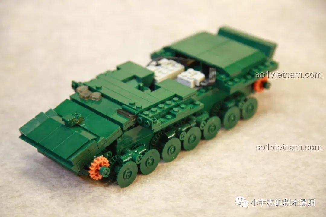 Phần thân dưới của xe tăng T-14 Armata đã hoàn chỉnh với đầy đủ hệ thống bánh xe chịu lực.