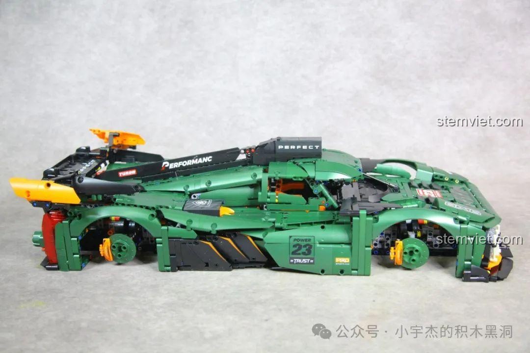 Mô hình Siêu Xe Đua Peugeot 9X8 10616 đã hoàn thiện, chưa lắp bánh xe.