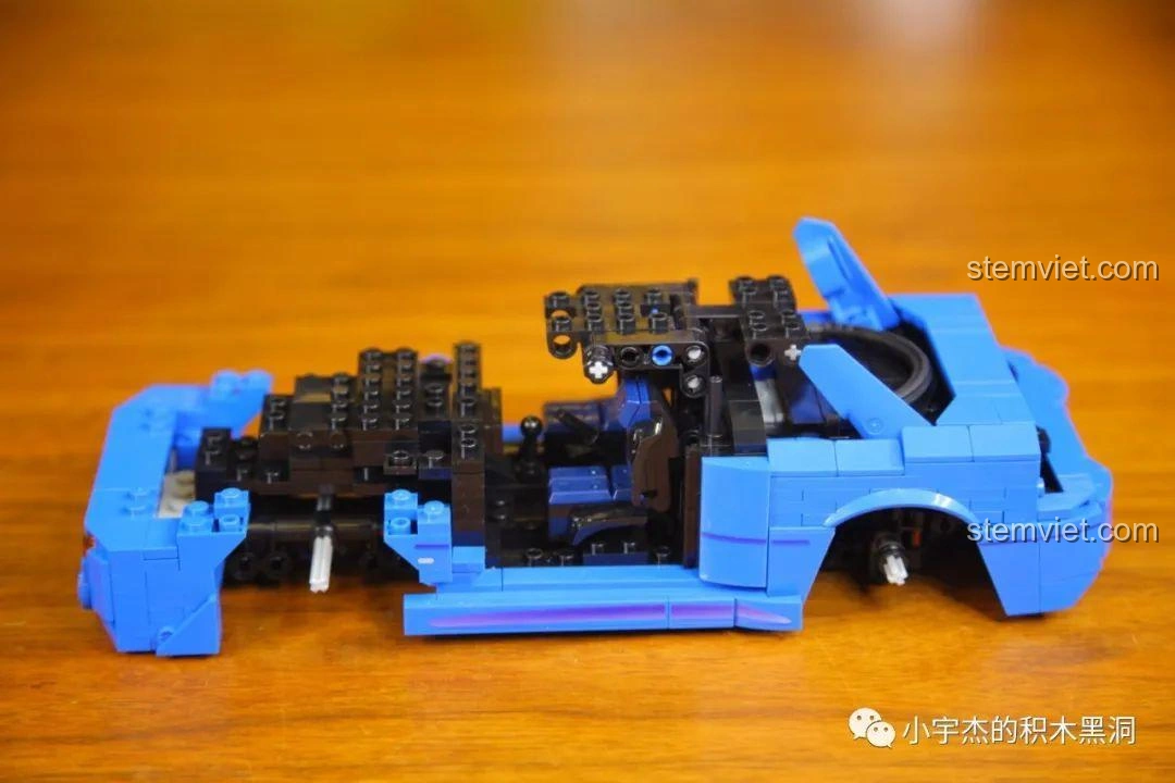 Thân xe của bộ lắp ráp Subaru Impreza 22B STi Version đang dần hoàn thiện, lộ rõ kiểu dáng.