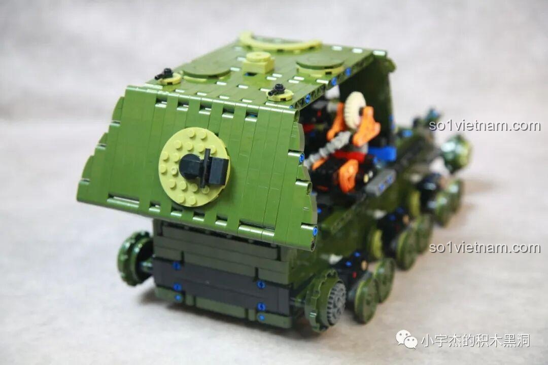 Góc nhìn bên cạnh thân xe Taigao Le T4012 Xe Tăng Ferdinand, các chi tiết giáp được lắp đặt khéo léo, chắc chắn.