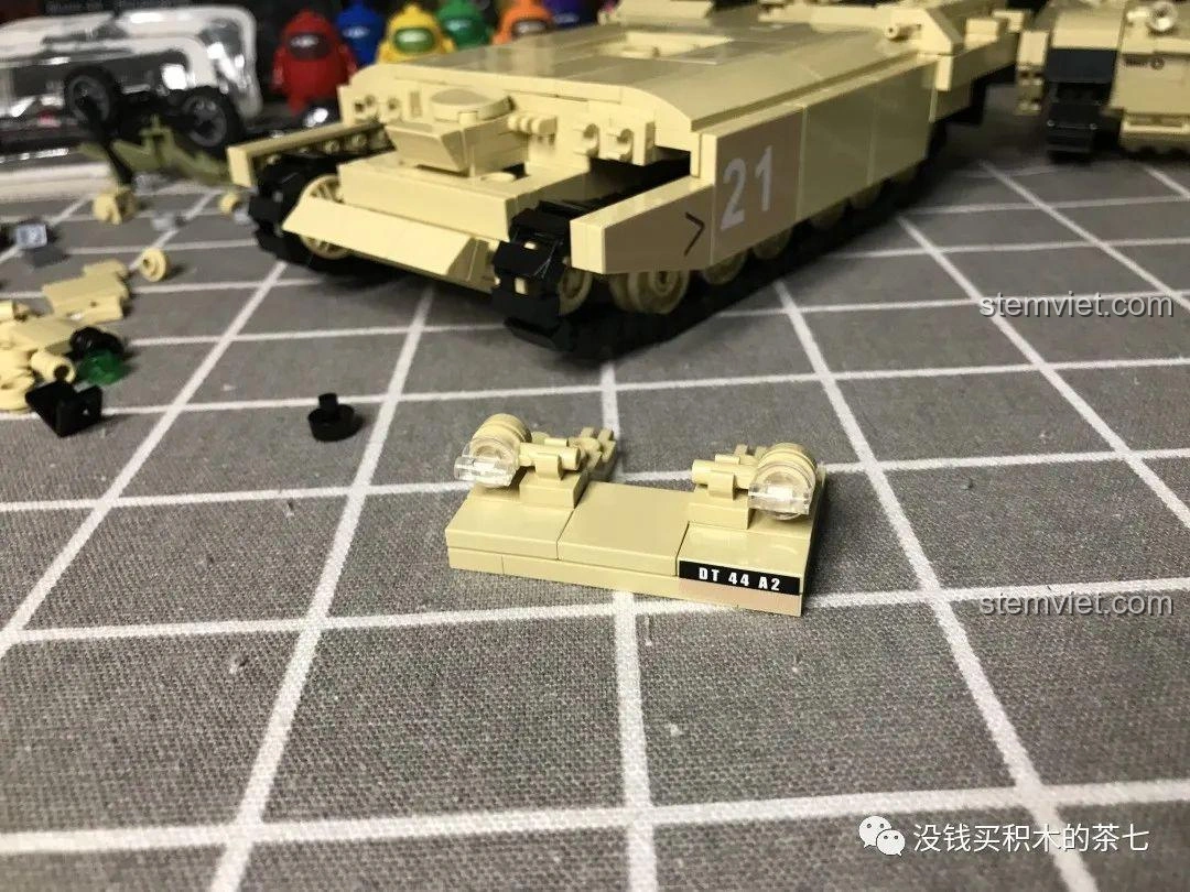 Thân xe tăng Challenger 2 FV 4034 JIAZHI 0105 nhìn trực diện sau khi hoàn thành, thể hiện sự cân đối và mạnh mẽ.