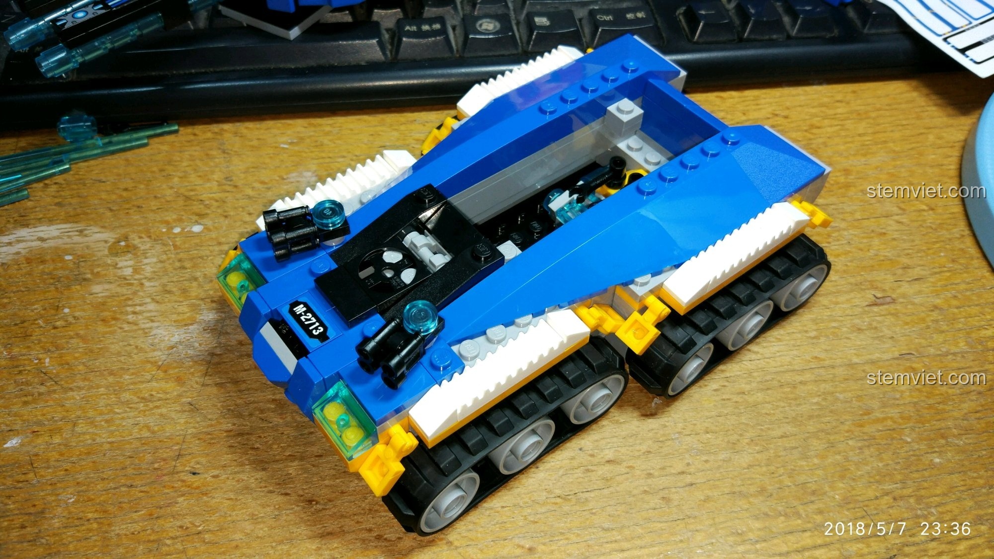 Thân trên của Xe Tăng Khải Huyền QMAN 2713 được tách rời khỏi khung gầm bánh xích.