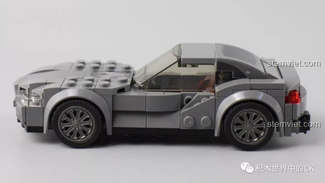 Nhìn từ bên hông, mô hình xe Toyota FT-1 SEMBO 607031 khoe những đường nét cắt xẻ táo bạo.