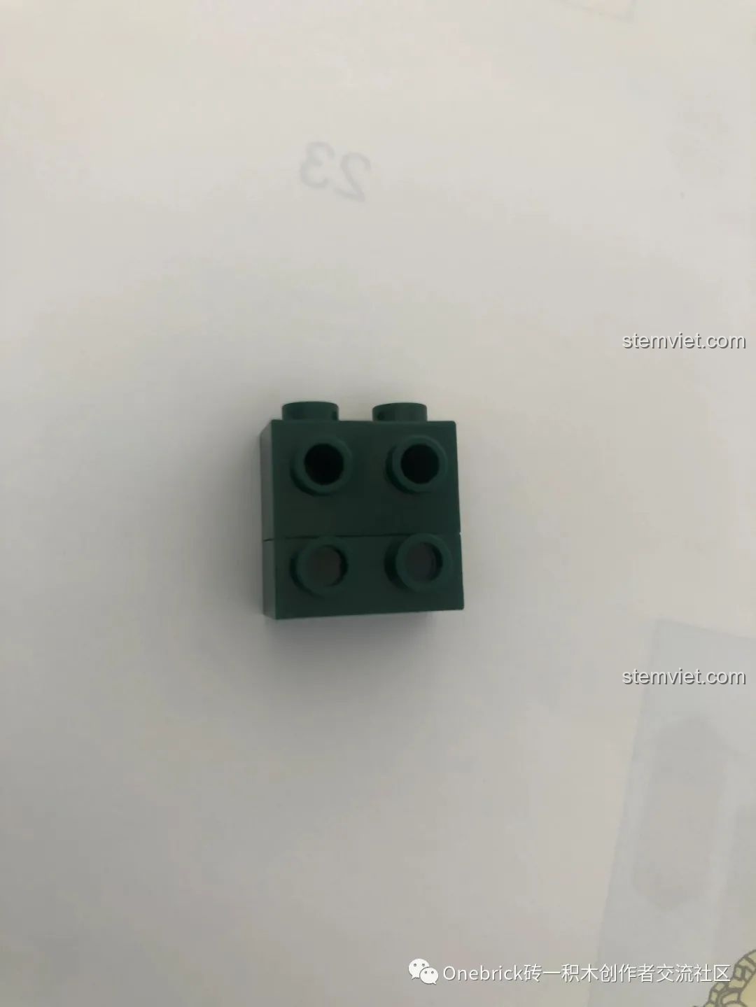 Toàn cảnh mô hình Thanh Long Các Sluban M38B0936 đã hoàn thành, đồ chơi lắp ráp kiến trúc cổ phong.