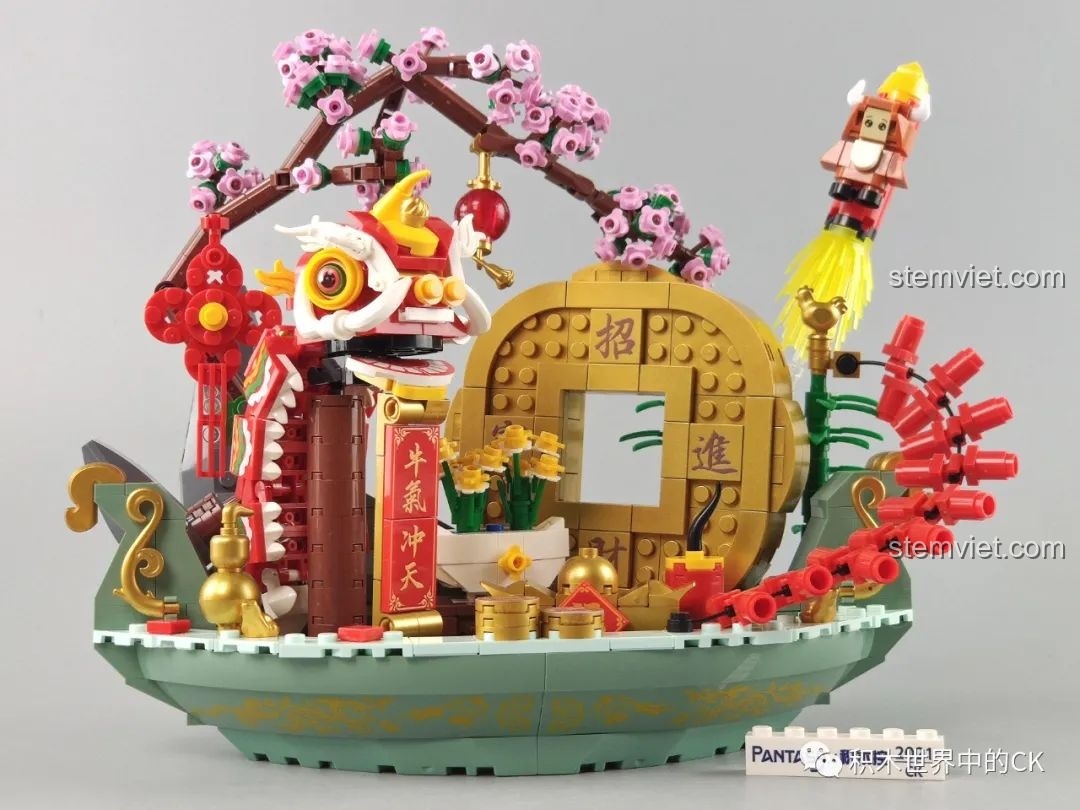 Mô hình Bồn Tụ Bảo Phú Quý Pantasy 18003 nhìn từ bên cạnh, kết hợp hài hòa yếu tố truyền thống và hiện đại.