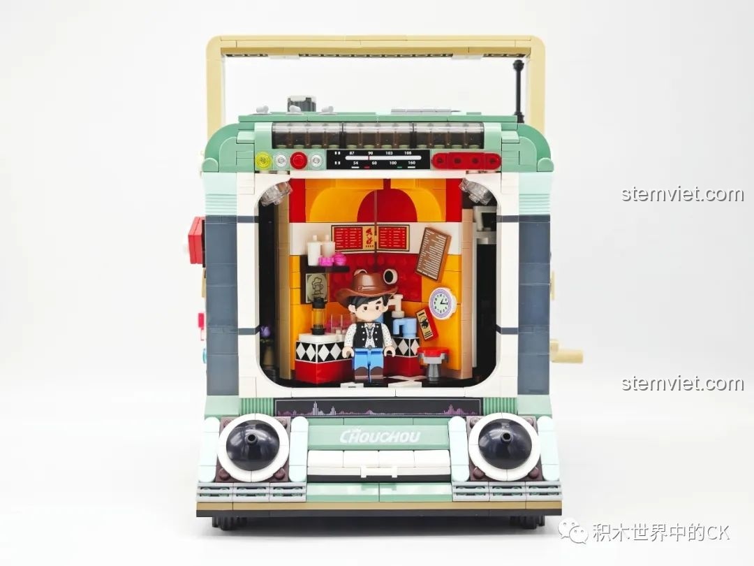 Mô hình Keeppley DZ0157 nhìn thẳng từ mặt trước, thể hiện sự đối xứng và chi tiết của thiết kế.