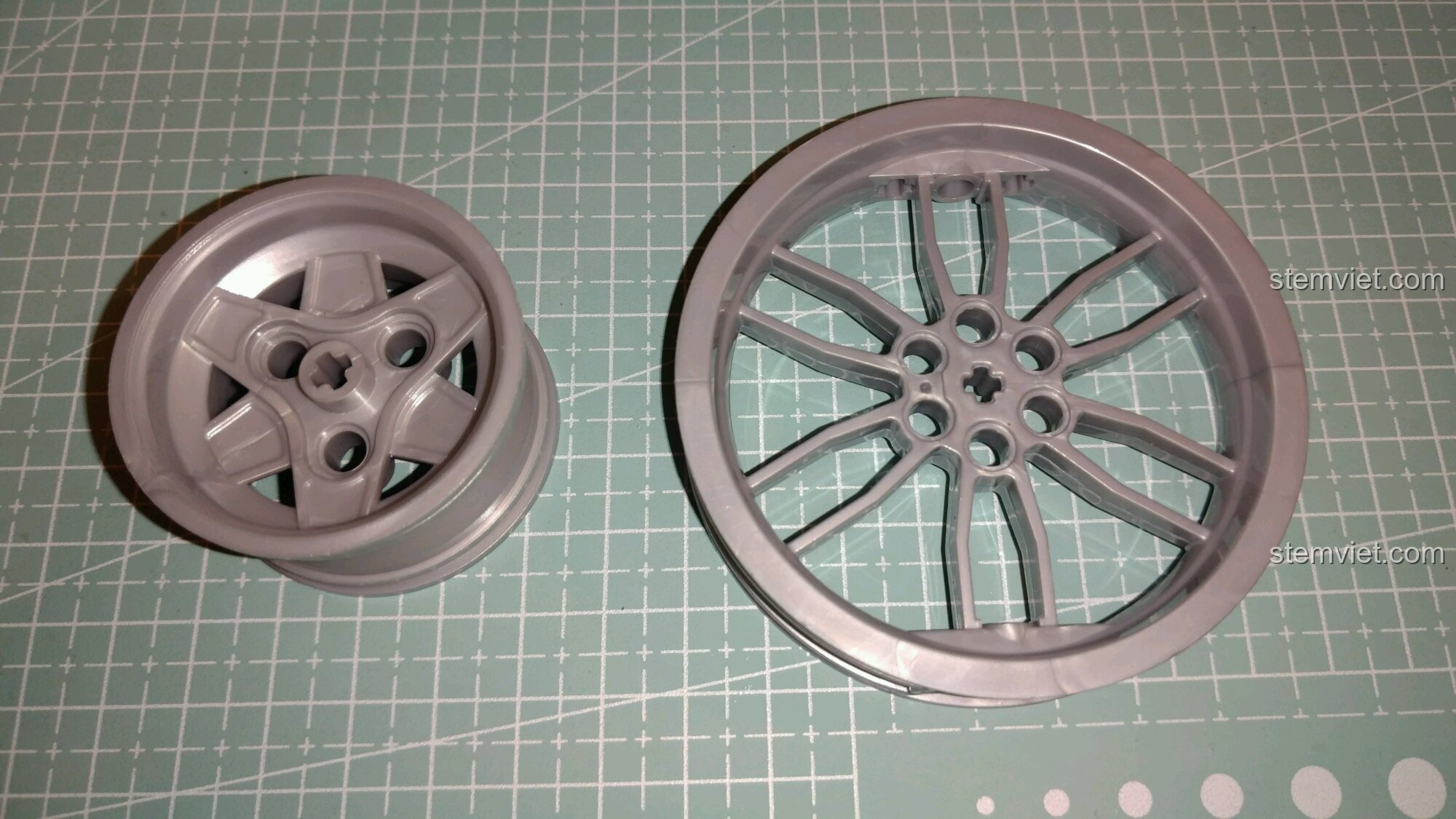 Mô hình xe máy Harley Davidson Cruiser Winner 7046 hoàn chỉnh, với thiết kế đẹp mắt và tỉ lệ chính xác.