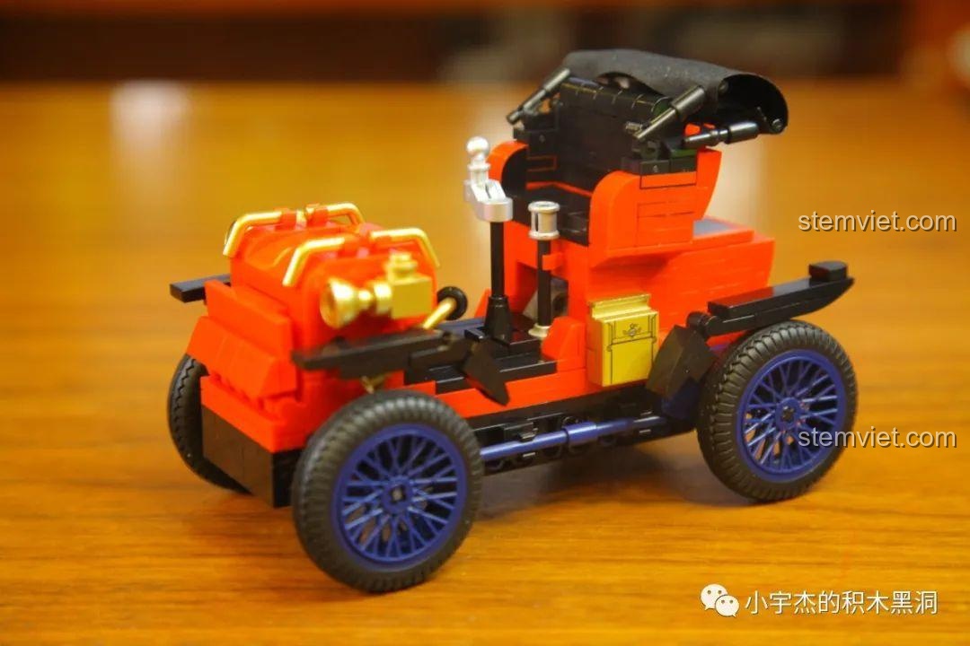 Mô hình xe Duryea Model L SEMBO 705400 hoàn thiện nhìn từ góc chéo, khoe trọn vẻ đẹp cổ điển, sang trọng.