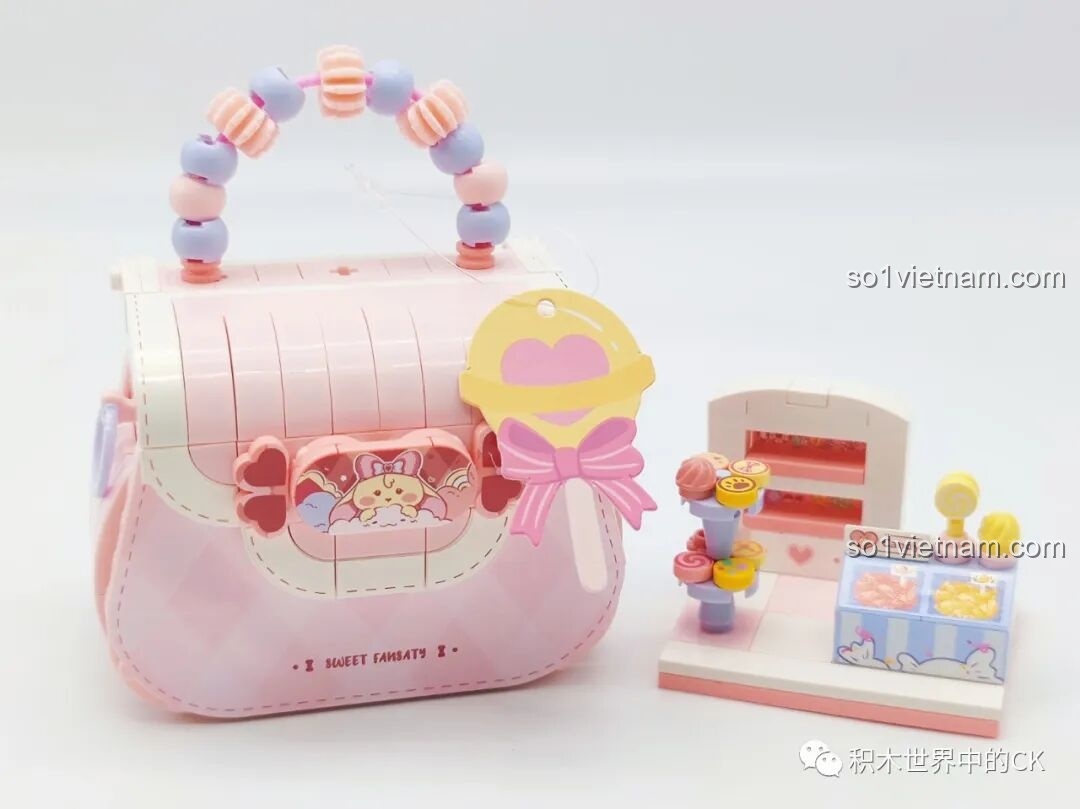 Thành phẩm túi xách Kẹo Ngọt Bobo Wekki 516909 và tiệm kẹo mini sau khi lắp ráp hoàn chỉnh.