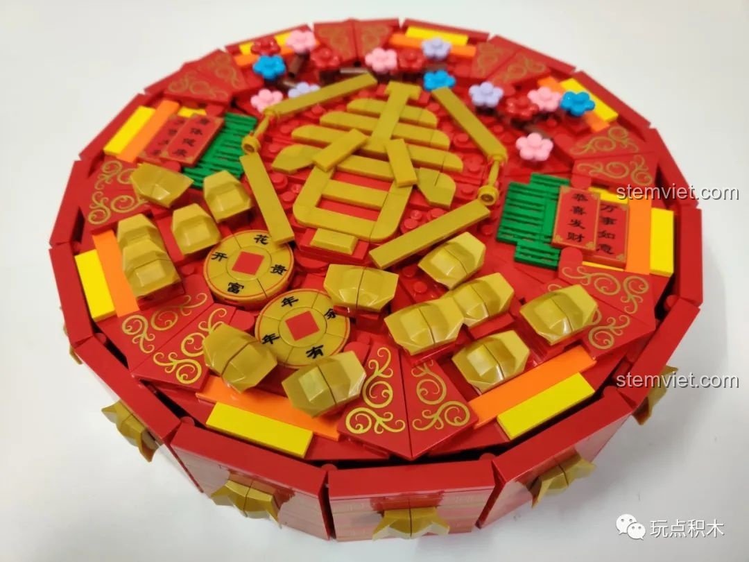 Góc nhìn khác của thành phẩm Hộp đựng mứt Tết WOMA C.9122, thể hiện sự bề thế và sang trọng.