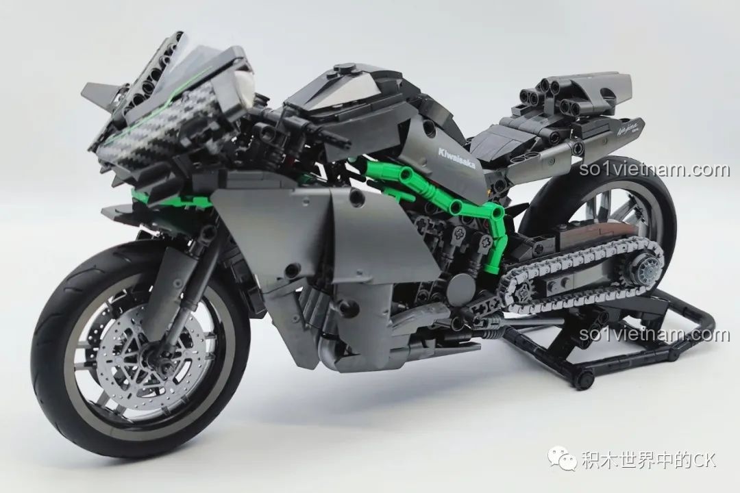 Thành phẩm bộ lắp ráp Xe mô tô Kawasaki Ninja H2R ZHEGAO QJ5183 nhìn từ bên hông, rất chi tiết và đẹp mắt.