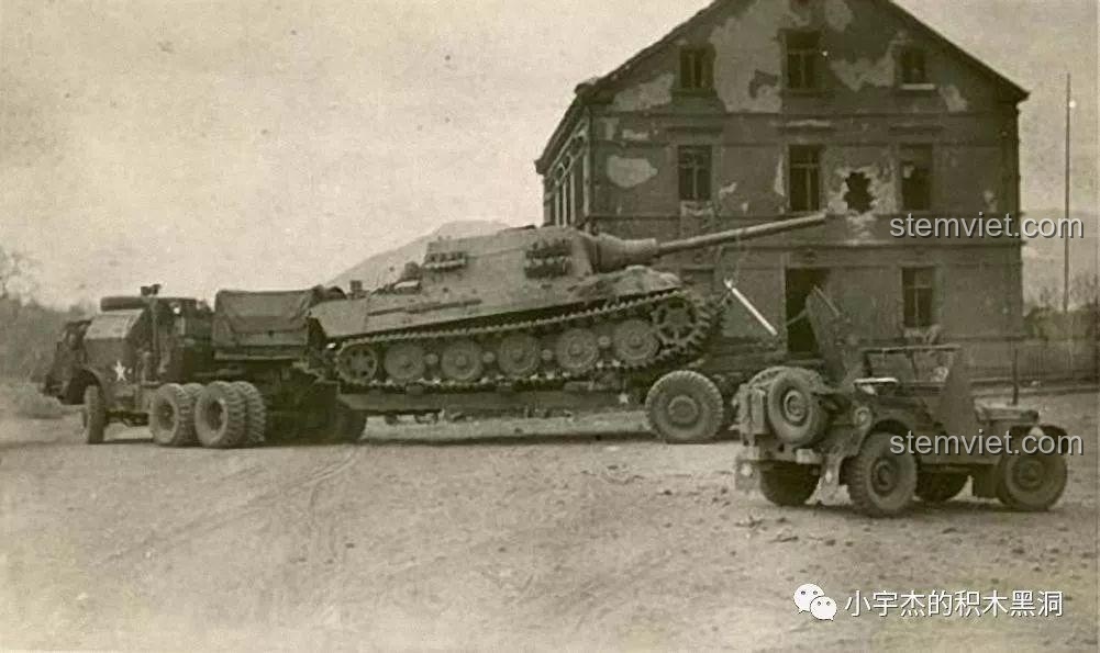 Toàn cảnh bộ đồ chơi Xe Kéo Hạng Nặng M26 và Tăng Nhẹ M5 Stuart 101391 hoàn chỉnh.