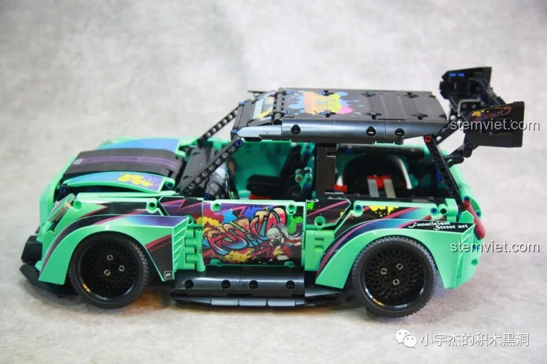 Mô hình K-Box 10505 Xe Đua BMW MINI Độ đã hoàn thiện, nhìn từ góc bên hông.