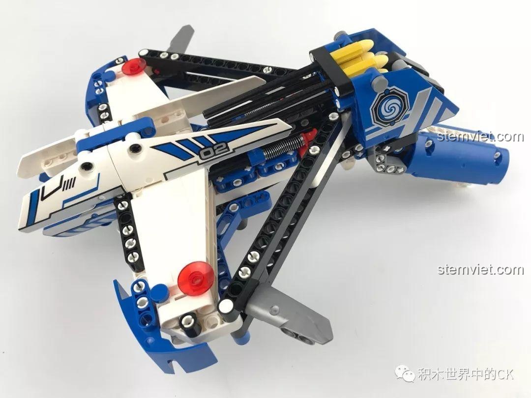 Mô hình Nỏ Ánh Sáng Thép MK38 SY7016 đã được lắp ráp hoàn chỉnh, nhìn từ góc nghiêng.