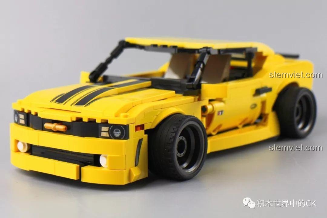Mô hình SEMBO 701504 Xe đua Chevrolet Camaro Bumblebee hoàn thiện, góc nhìn 3/4 phía trước đầy ấn tượng.