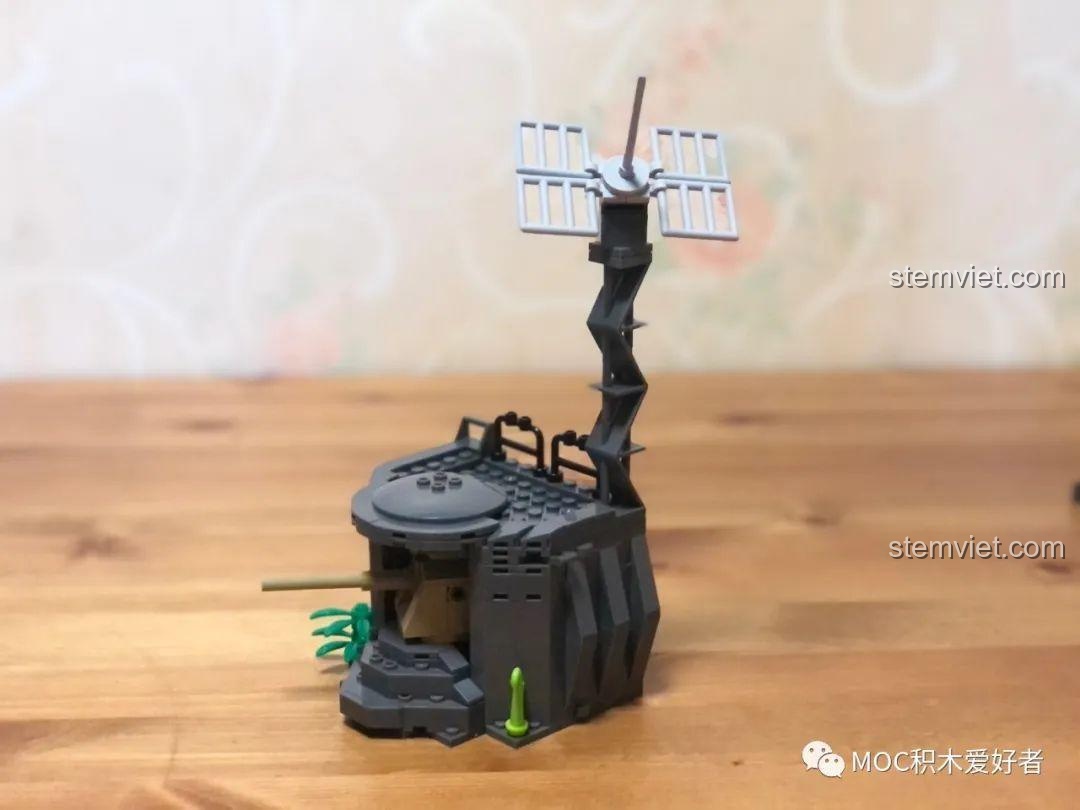 Tháp pháo hoàn chỉnh với radar liên lạc trong bộ đồ chơi xây dựng Pháo đài Đại Tây Dương 861.