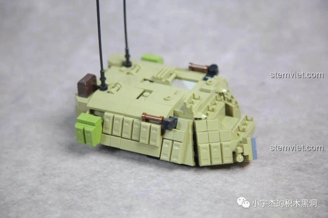 Tháp pháo hoàn chỉnh của xe tăng M60 Magach từ bộ PanlosBrick 632004, với pháo chính và súng máy.