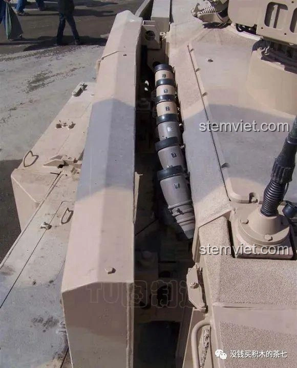 Tháp pháo xe tăng Leopard 2A7+ của bộ Jiazhi 0104 với pháo chính đã được lắp, thể hiện hình dáng đặc trưng.