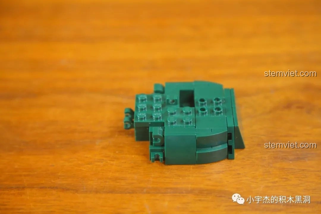 Tháp pháo của bộ lắp ráp Xe Tăng 215 Sluban M38-B0982 đã được lắp ráp hoàn chỉnh.