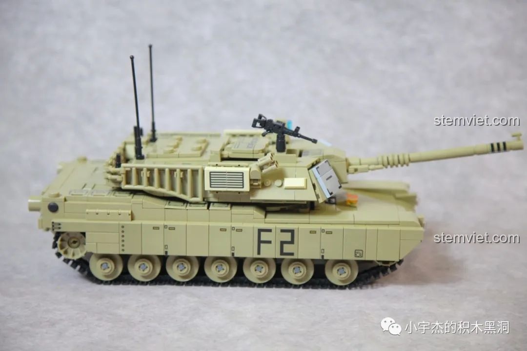 Tháp pháo của xe tăng M1A2 có khả năng xoay 360 độ linh hoạt.