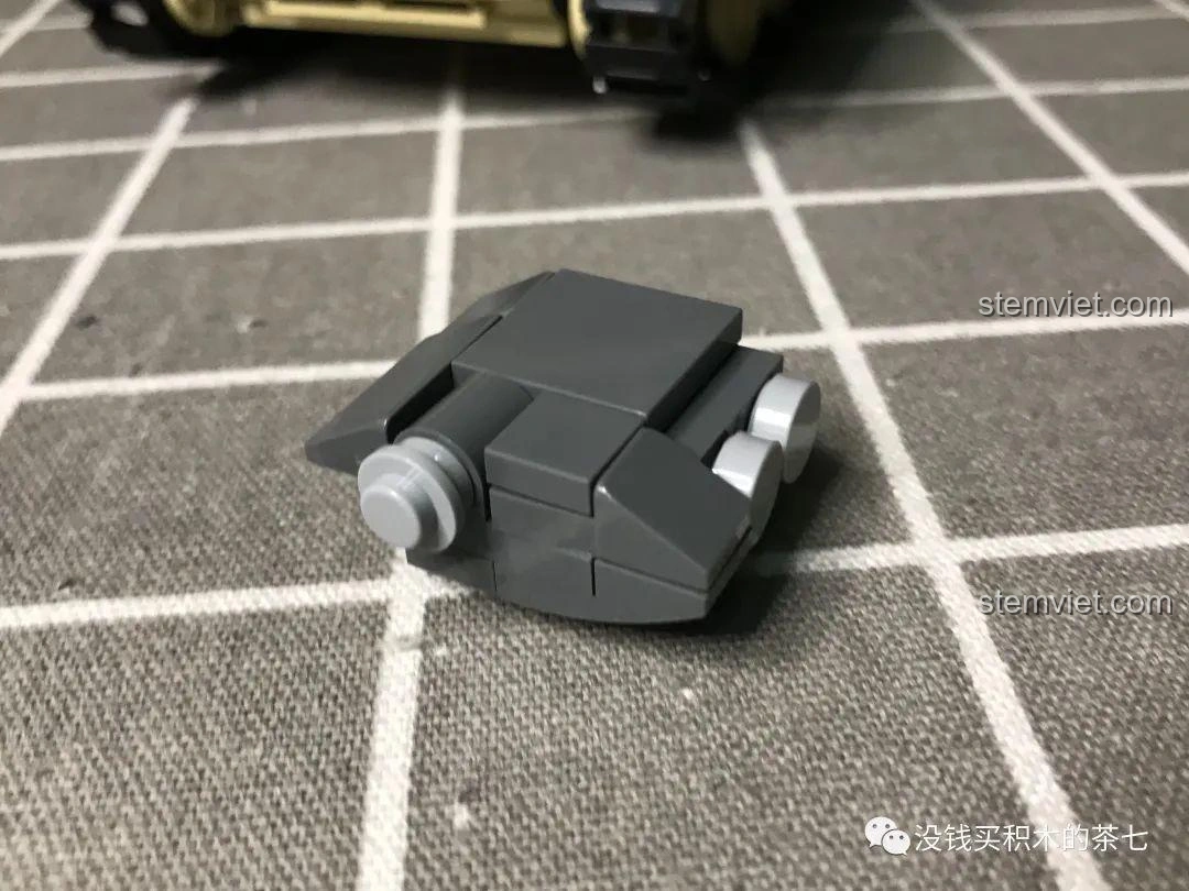 Tháp pháo của bộ đồ chơi lắp ráp Xe Tăng Challenger 2 FV 4034 JIAZHI 0105 với nòng pháo 120mm L-30A1 đã được gắn.