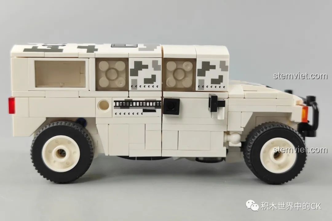 Một góc nhìn khác từ bên hông, cho thấy sự liền mạch trong thiết kế của xe Zhegao QL0175.