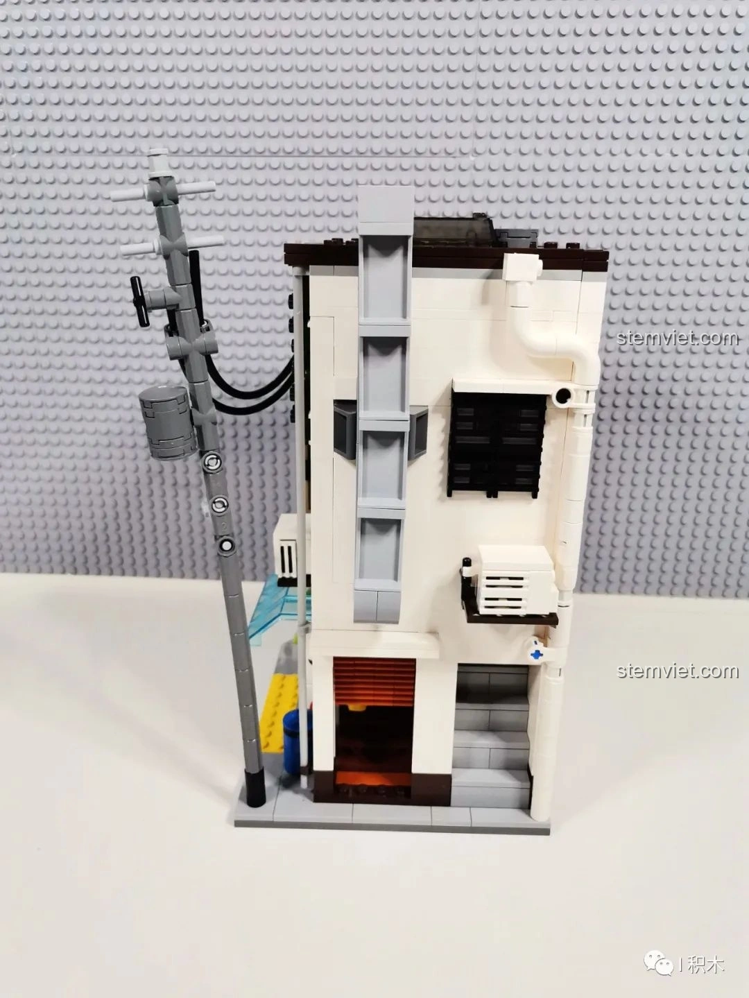 Thiết kế cửa ra vào không hợp lý của mô hình CaDA C66006