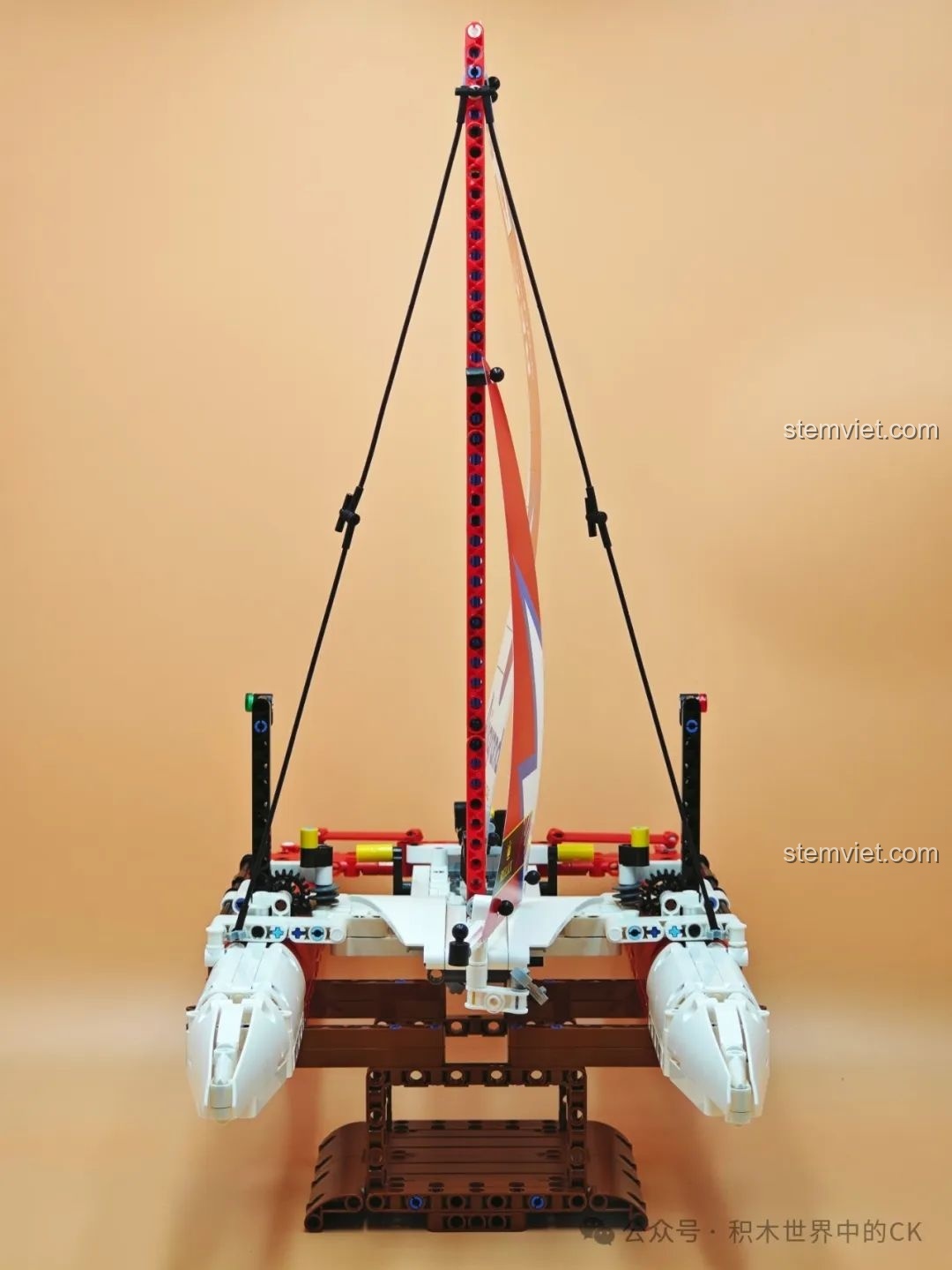 Ảnh chụp trực diện từ phía trước của mô hình JIESTAR 58124, cho thấy sự đối xứng hoàn hảo của thiết kế.